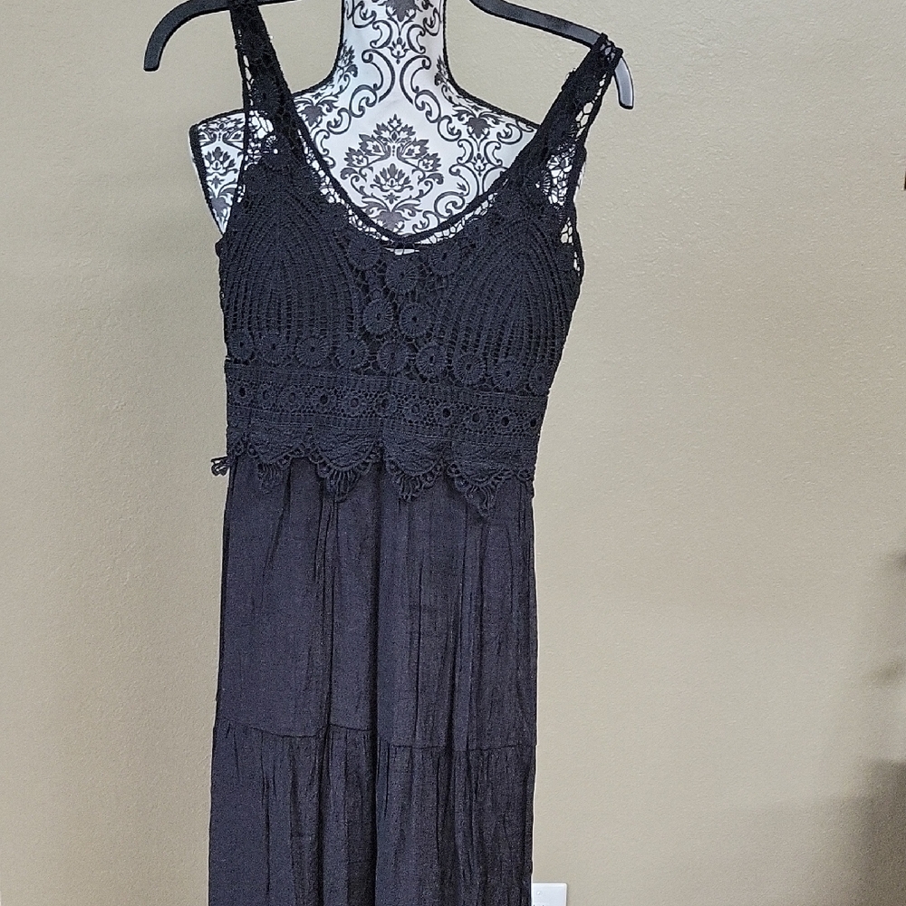 Chic Black Lace Maxi Dress